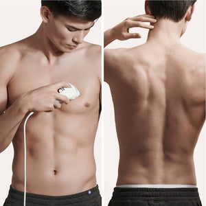 Braun Silk·expert Pro 5 PL5347 IPL i brug på brystet og øvre ryg