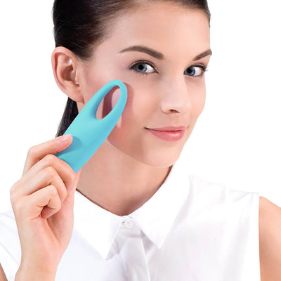 FOREO IRIS Øjenmassager i brug