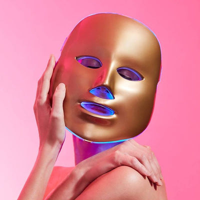 MZ Skin lysterapi golden ansigtsmaske i brug