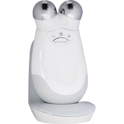 NuFACE Trinity i sin ladestander